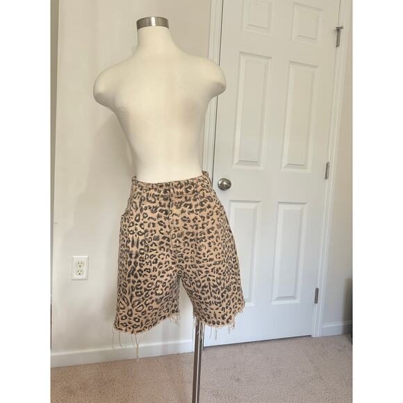 We The Free leopard longline raw hem dad shorts, size 26 - Picture 8 of 14